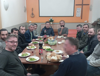 taifun neue wege blurred na her mit kreuz